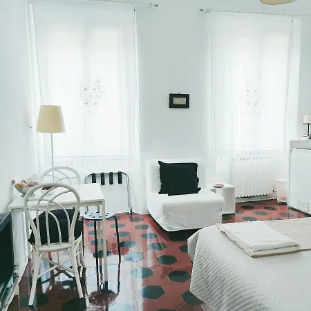 Lucretia House Florence