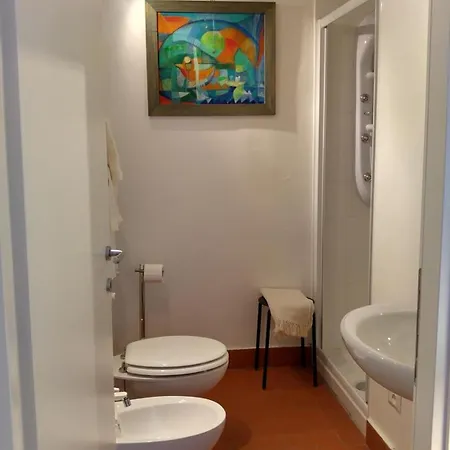 Lucretia House Pensjonat 4*