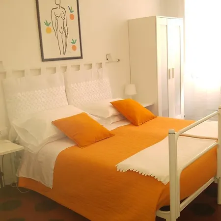 Guest house Lucretia House
