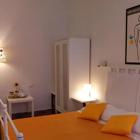 Lucretia House Guest house *